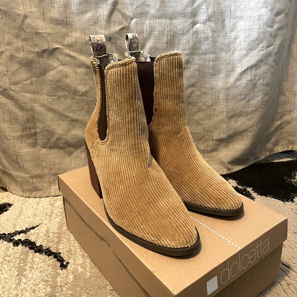 Band of Gypsies Camel Corduroy Boots, size 6.5